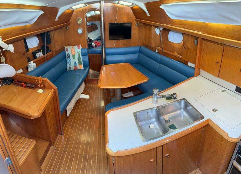 salon looking fwd salon looking fwd