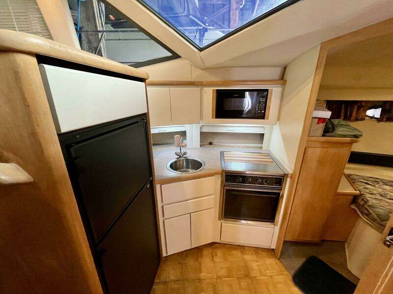 WILD THING IV 35ft Carver Yacht For Sale