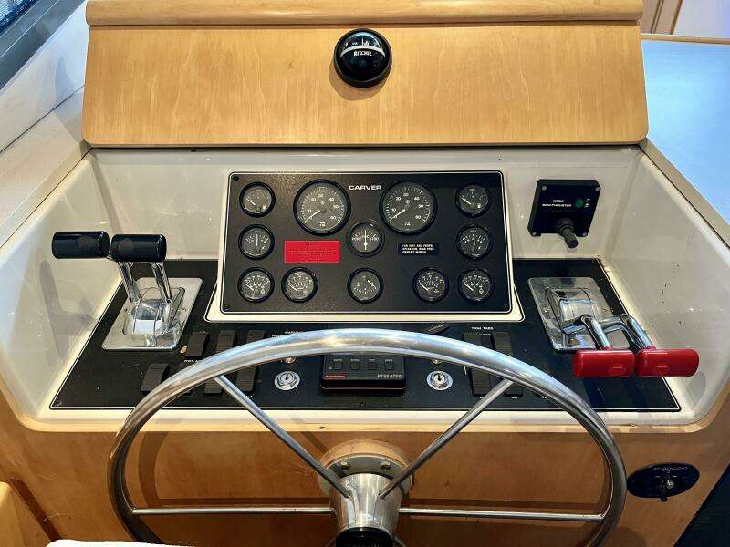 WILD THING IV 35ft Carver Yacht For Sale