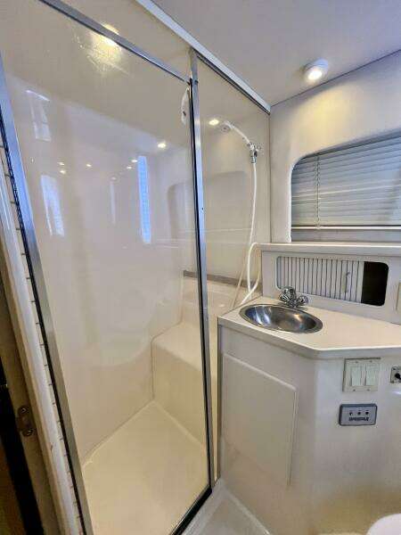 WILD THING IV 35ft Carver Yacht For Sale