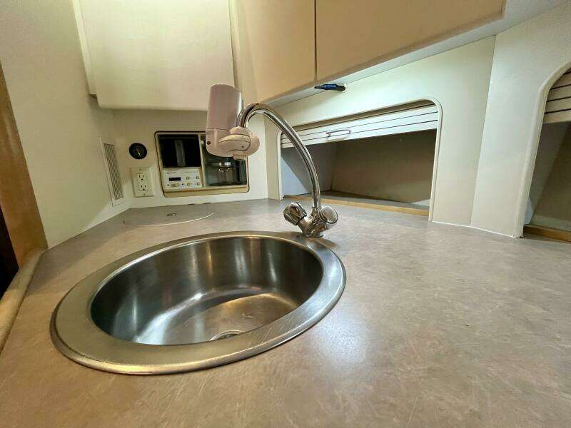 WILD THING IV 35ft Carver Yacht For Sale