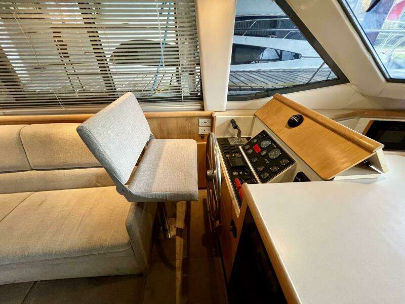 WILD THING IV 35ft Carver Yacht For Sale