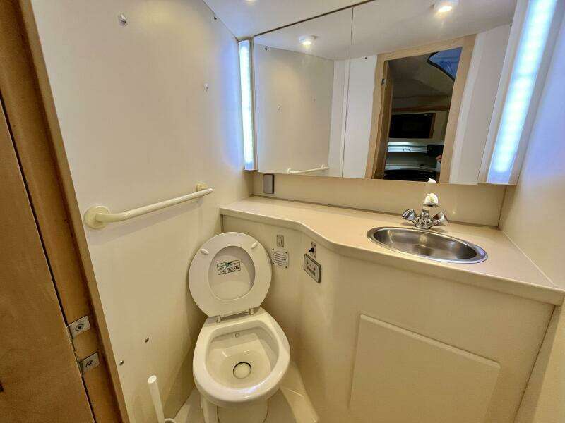 WILD THING IV 35ft Carver Yacht For Sale