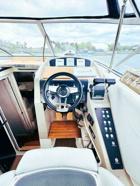 32ft Bayliner Yacht For Sale