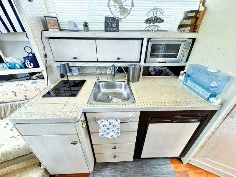 32ft Bayliner Yacht For Sale