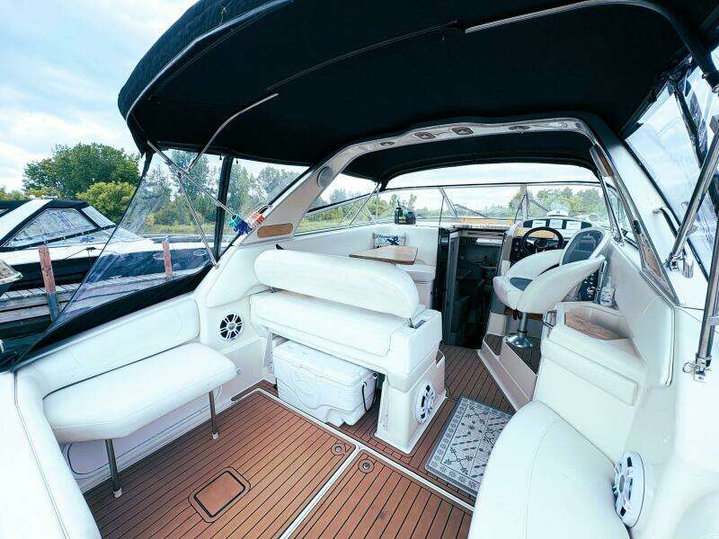 32ft Bayliner Yacht For Sale