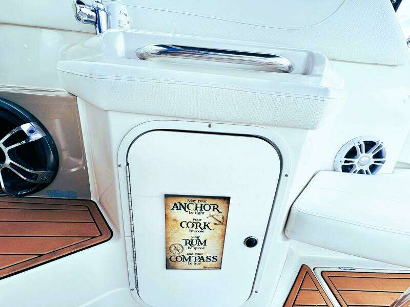32ft Bayliner Yacht For Sale