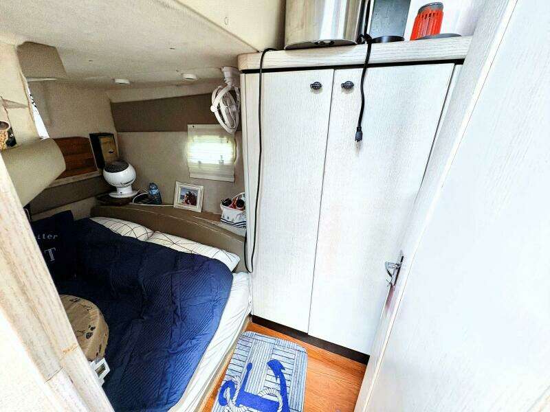 32ft Bayliner Yacht For Sale