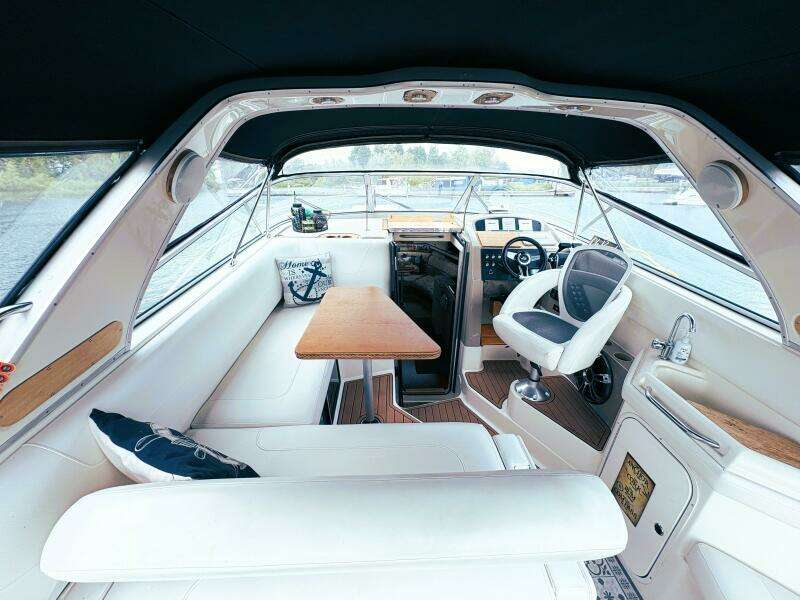 32ft Bayliner Yacht For Sale