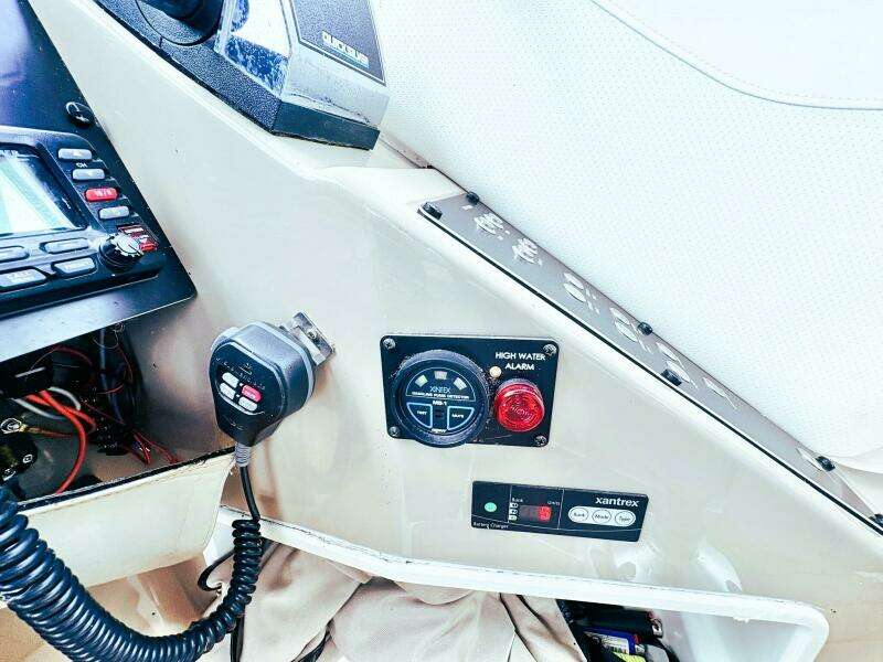 32ft Bayliner Yacht For Sale