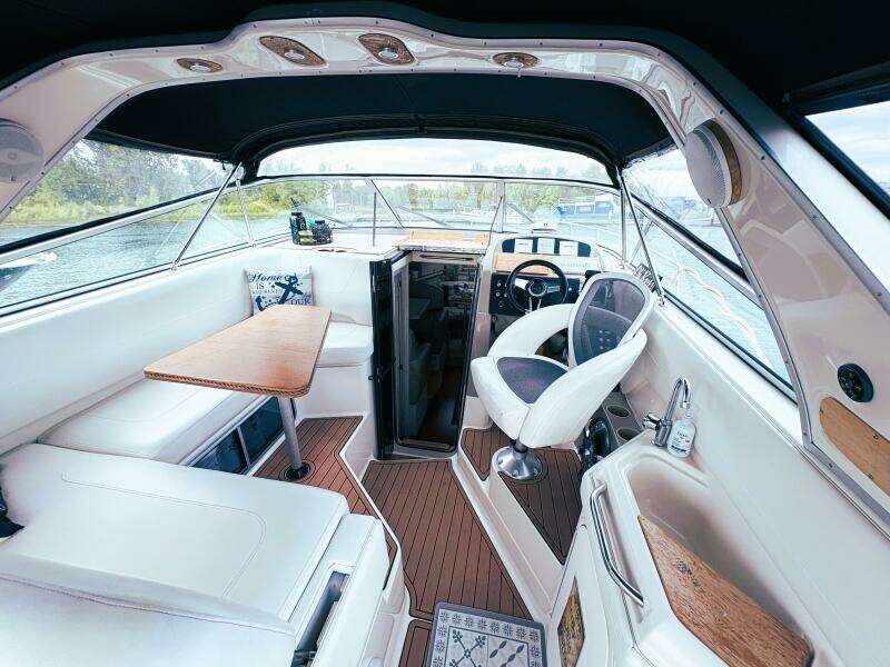 32ft Bayliner Yacht For Sale