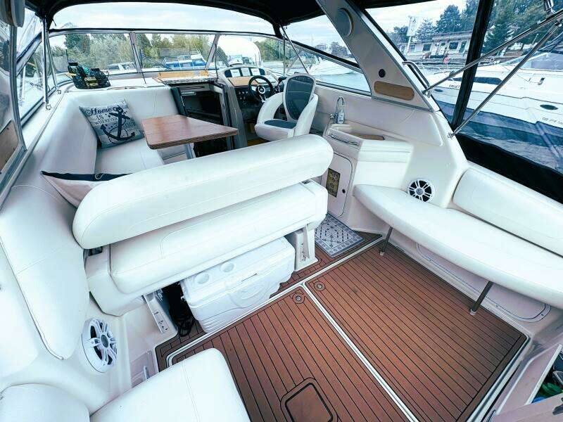 32ft Bayliner Yacht For Sale
