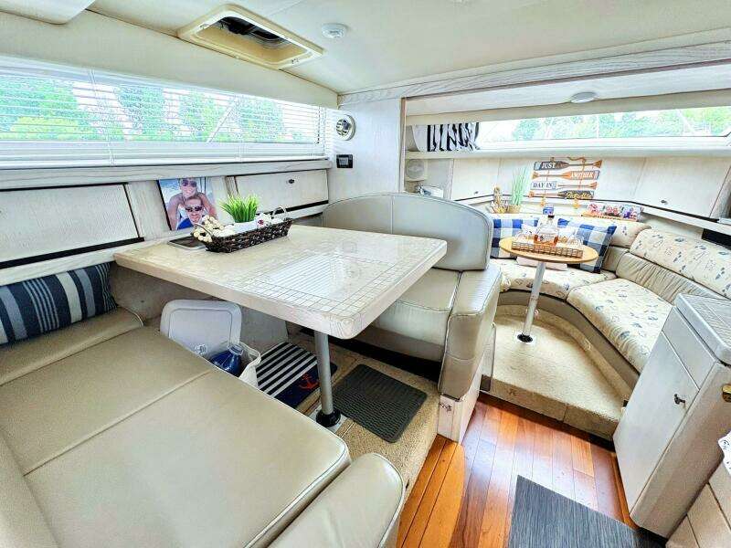 32ft Bayliner Yacht For Sale