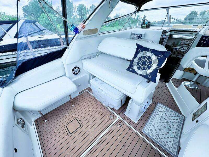 32ft Bayliner Yacht For Sale