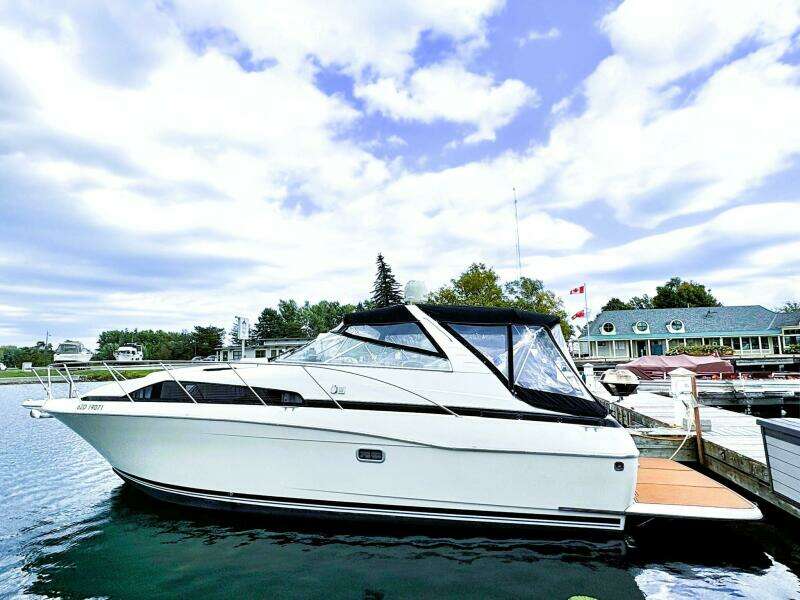 32ft Bayliner Yacht For Sale