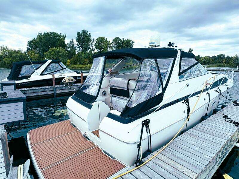 32ft Bayliner Yacht For Sale