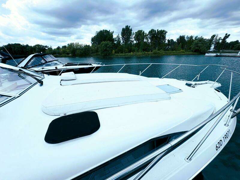 32ft Bayliner Yacht For Sale