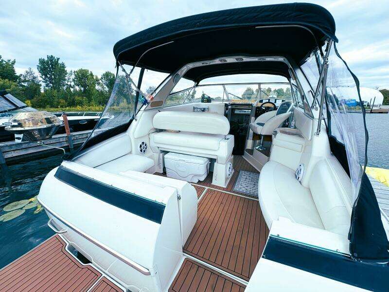 32ft Bayliner Yacht For Sale