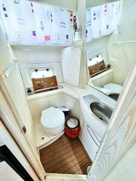32ft Bayliner Yacht For Sale