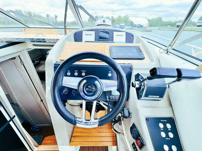 32ft Bayliner Yacht For Sale