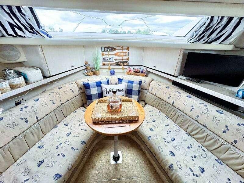 32ft Bayliner Yacht For Sale