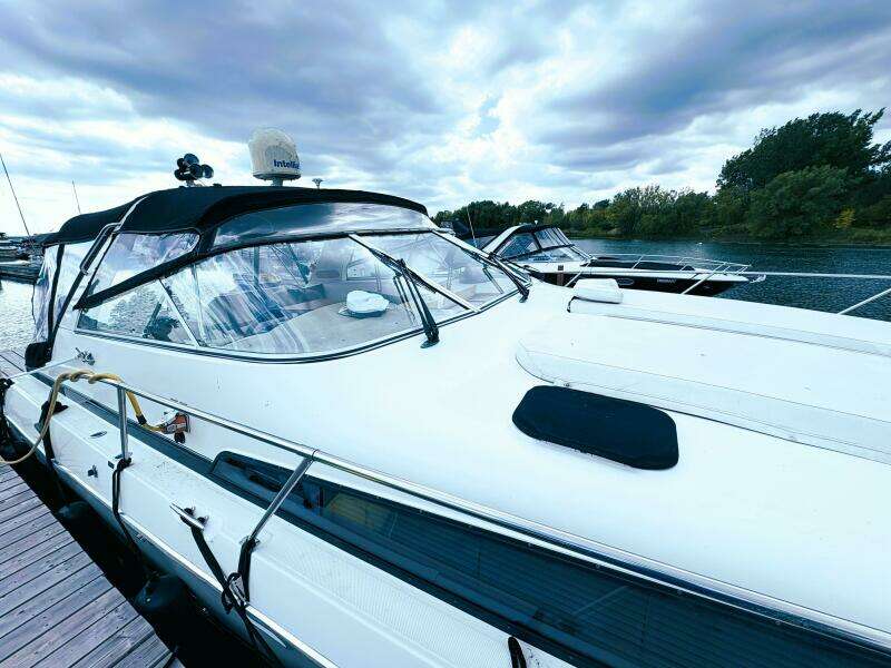 32ft Bayliner Yacht For Sale
