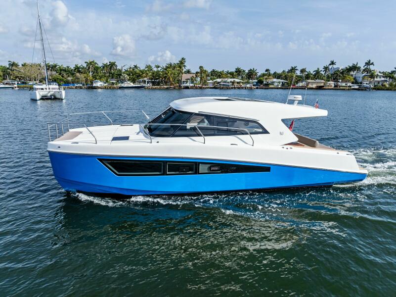 37' 2025 Makai M37