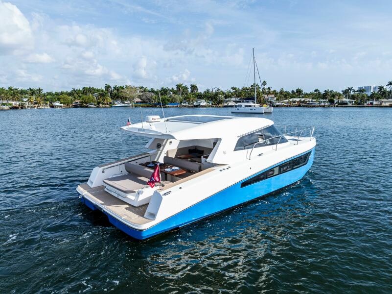 37' 2025 Makai M37