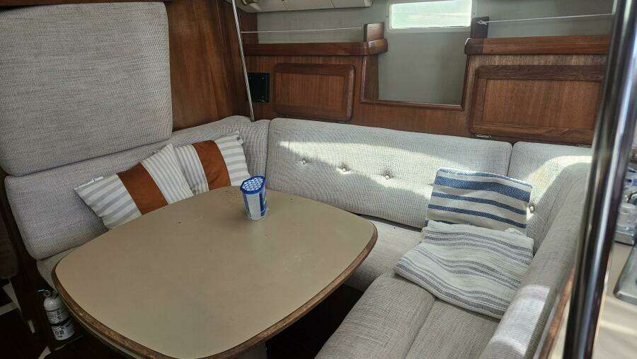 Aquila 34ft Hunter Yacht For Sale