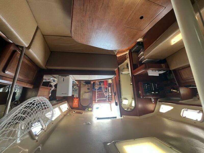 37ft Hunter Yacht For Sale