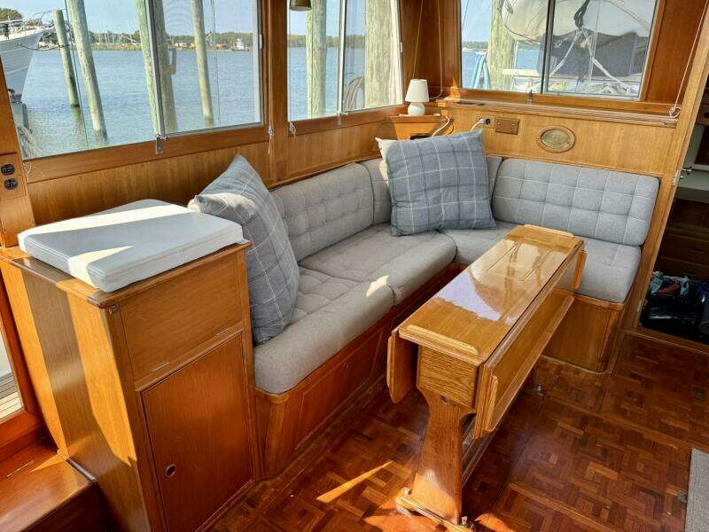1990 36 Grand Banks Salon Galley (17)