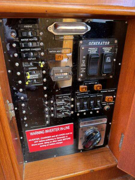 1990 36 Grand Banks Salon Galley (8)