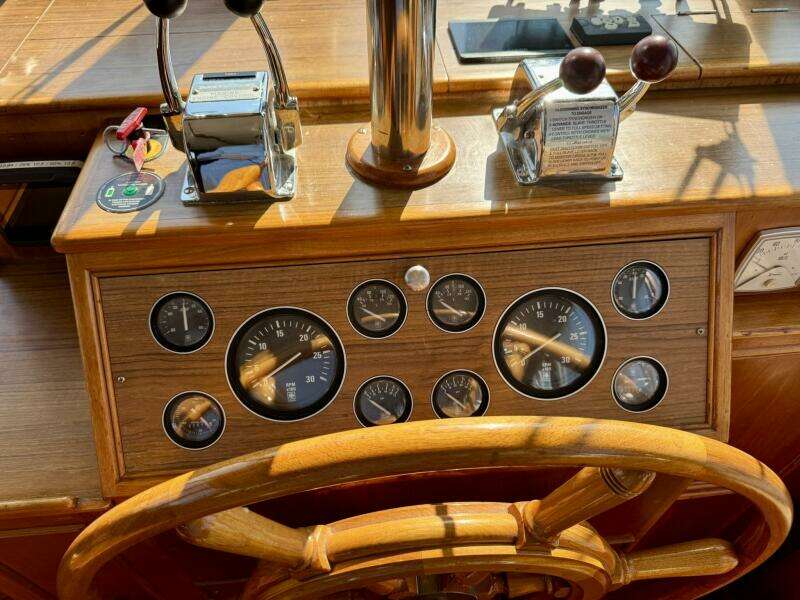 1990 36 Grand Banks Salon Galley (5)