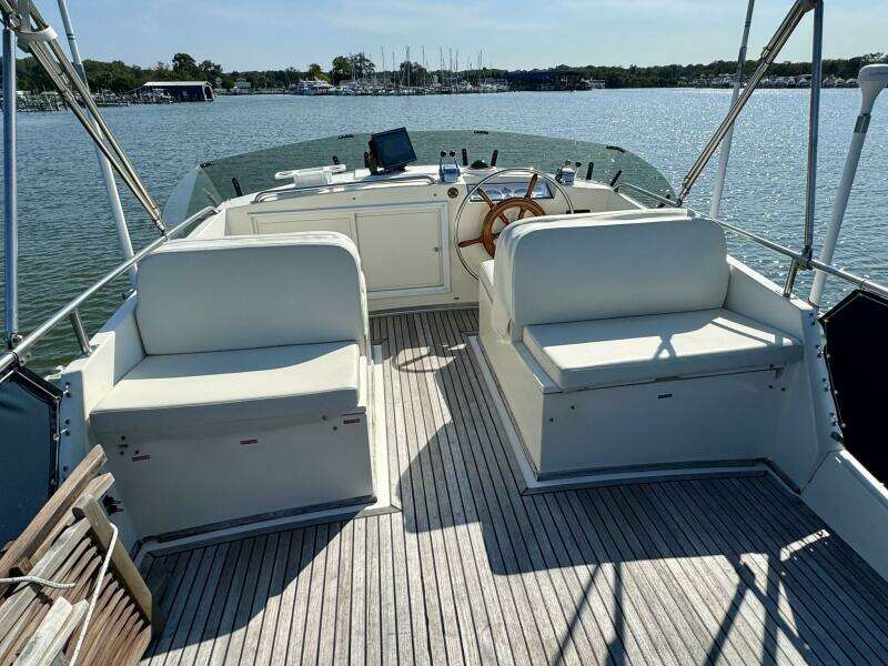1990 36 Grand Banks Flybridge (2)