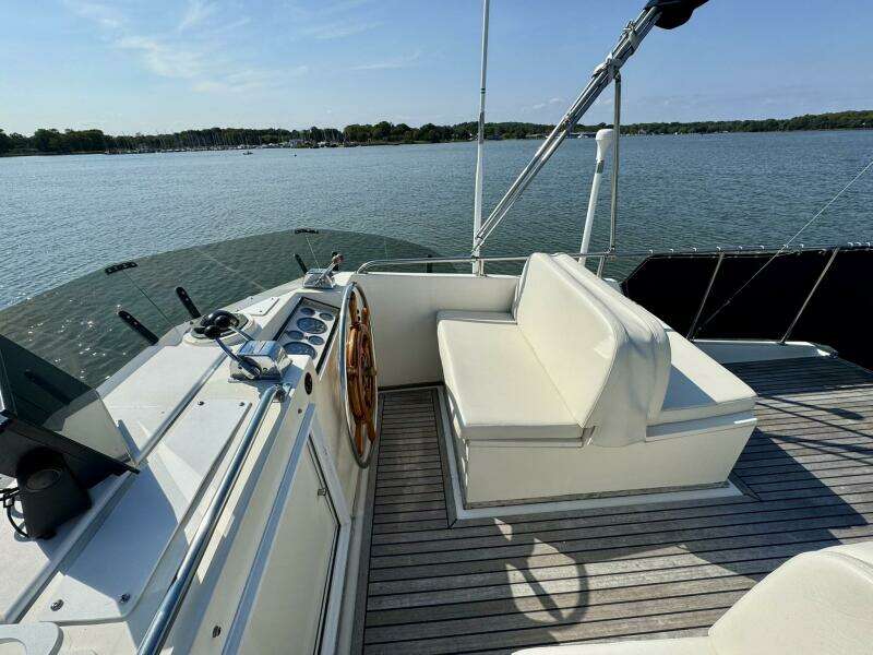 1990 36 Grand Banks Flybridge (4)