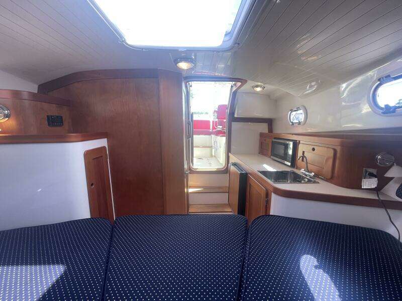 Beyond The Sea 29ft Hunt Yacht For Sale