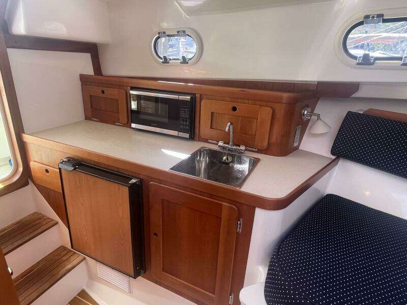 Beyond The Sea 29ft Hunt Yacht For Sale