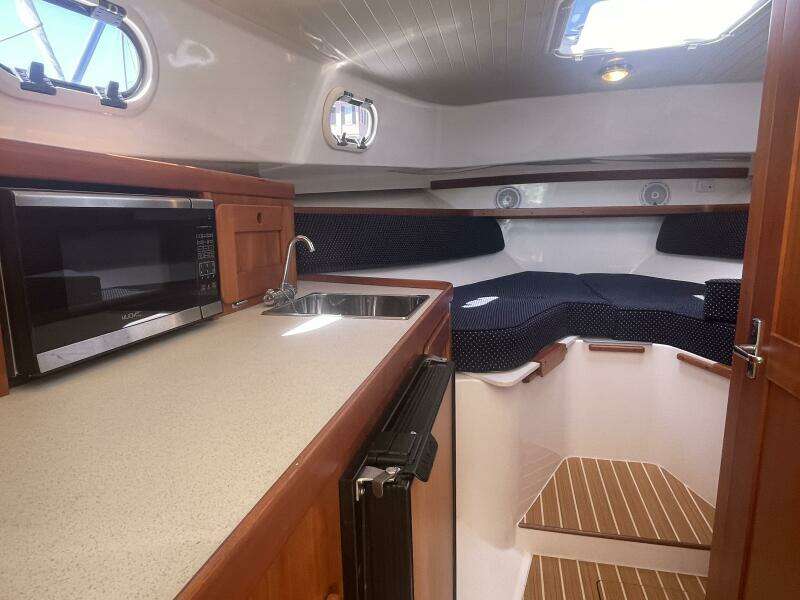 Beyond The Sea 29ft Hunt Yacht For Sale