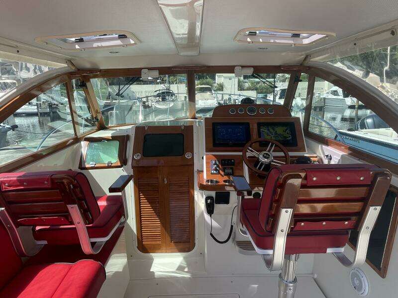 Beyond The Sea 29ft Hunt Yacht For Sale