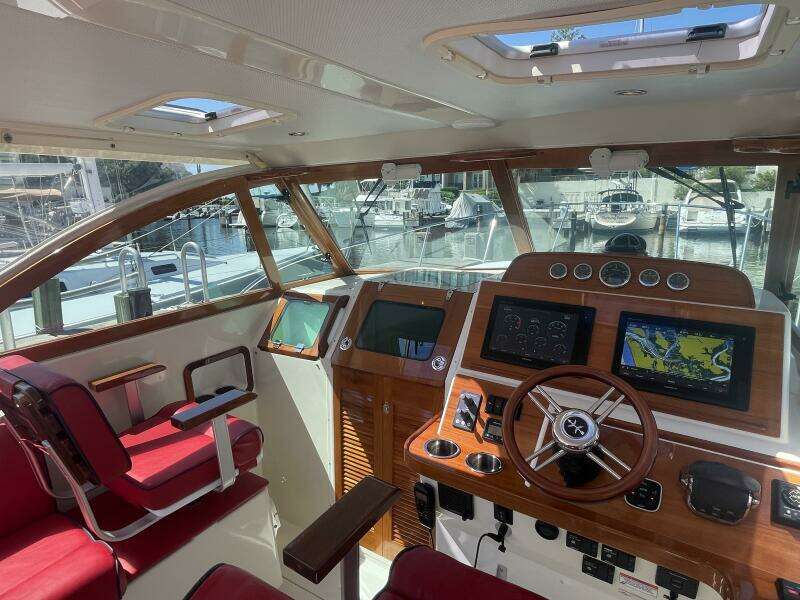 Beyond The Sea 29ft Hunt Yacht For Sale