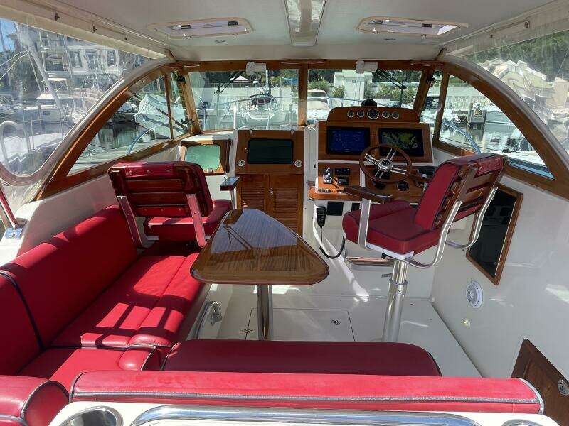 Beyond The Sea 29ft Hunt Yacht For Sale