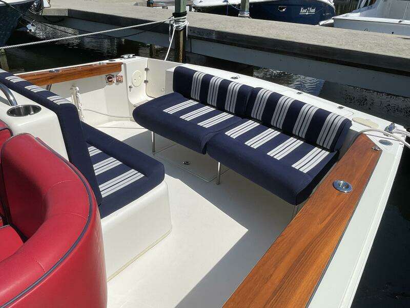 Beyond The Sea 29ft Hunt Yacht For Sale