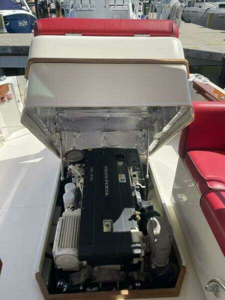 Beyond The Sea 29ft Hunt Yacht For Sale