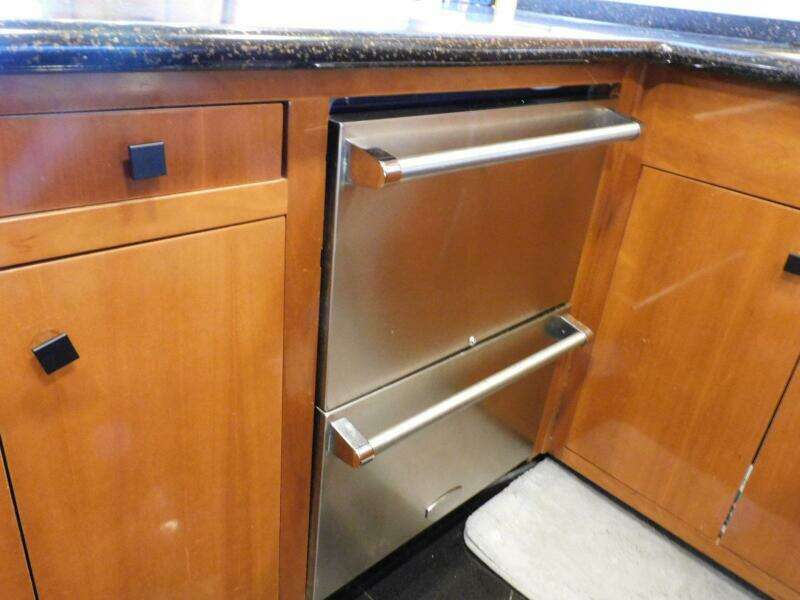 Waterdog 57ft Carver Yacht For Sale