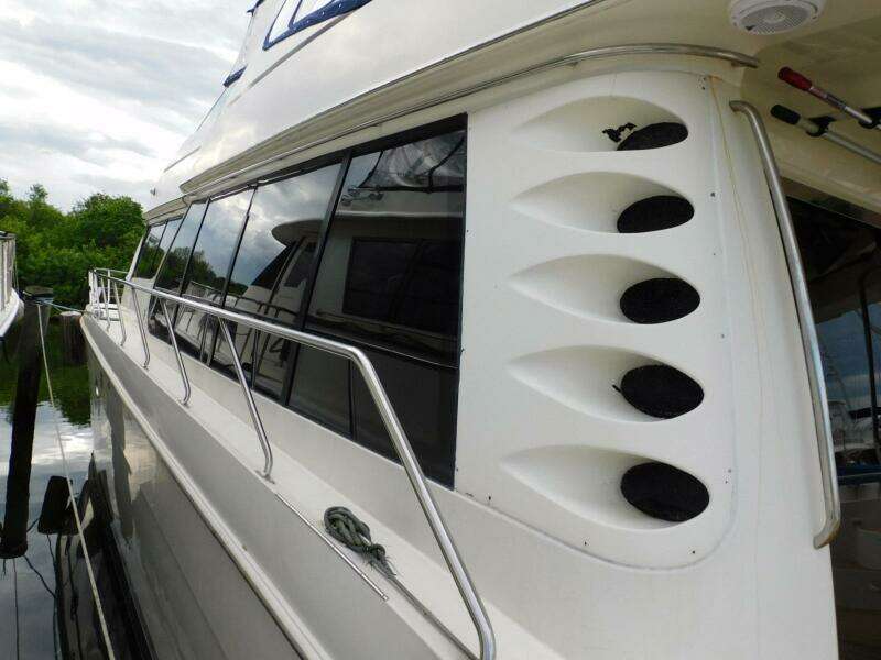 Waterdog 57ft Carver Yacht For Sale