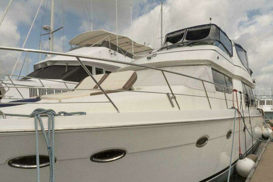 Waterdog 57ft Carver Yacht For Sale