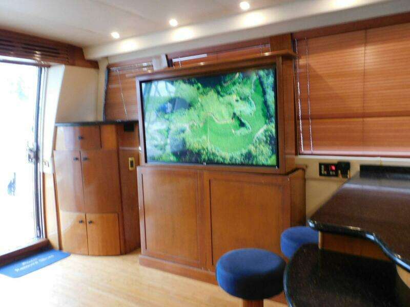 Waterdog 57ft Carver Yacht For Sale