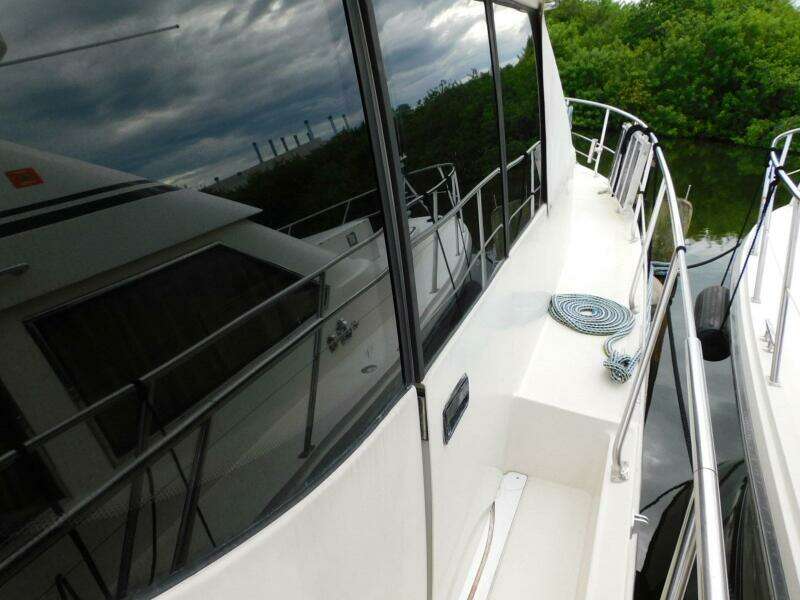 Waterdog 57ft Carver Yacht For Sale