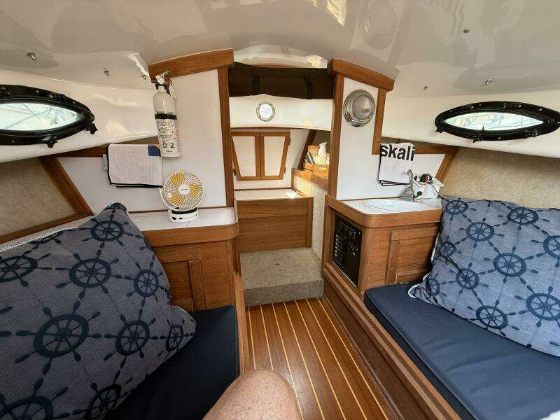 Horizon Cat cabin  Horizon Cat cabin