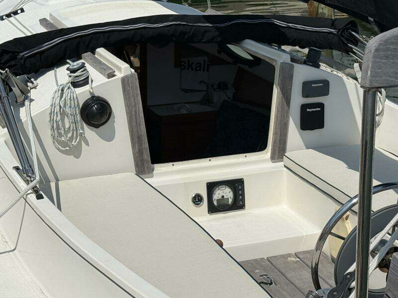 Horizon Cat Companionway Horizon Cat Companionway